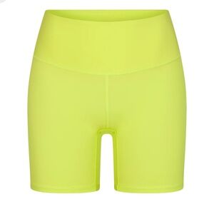 SKIMS | “Fits Everbody” High-Waisted Short — Daffodil color NEW